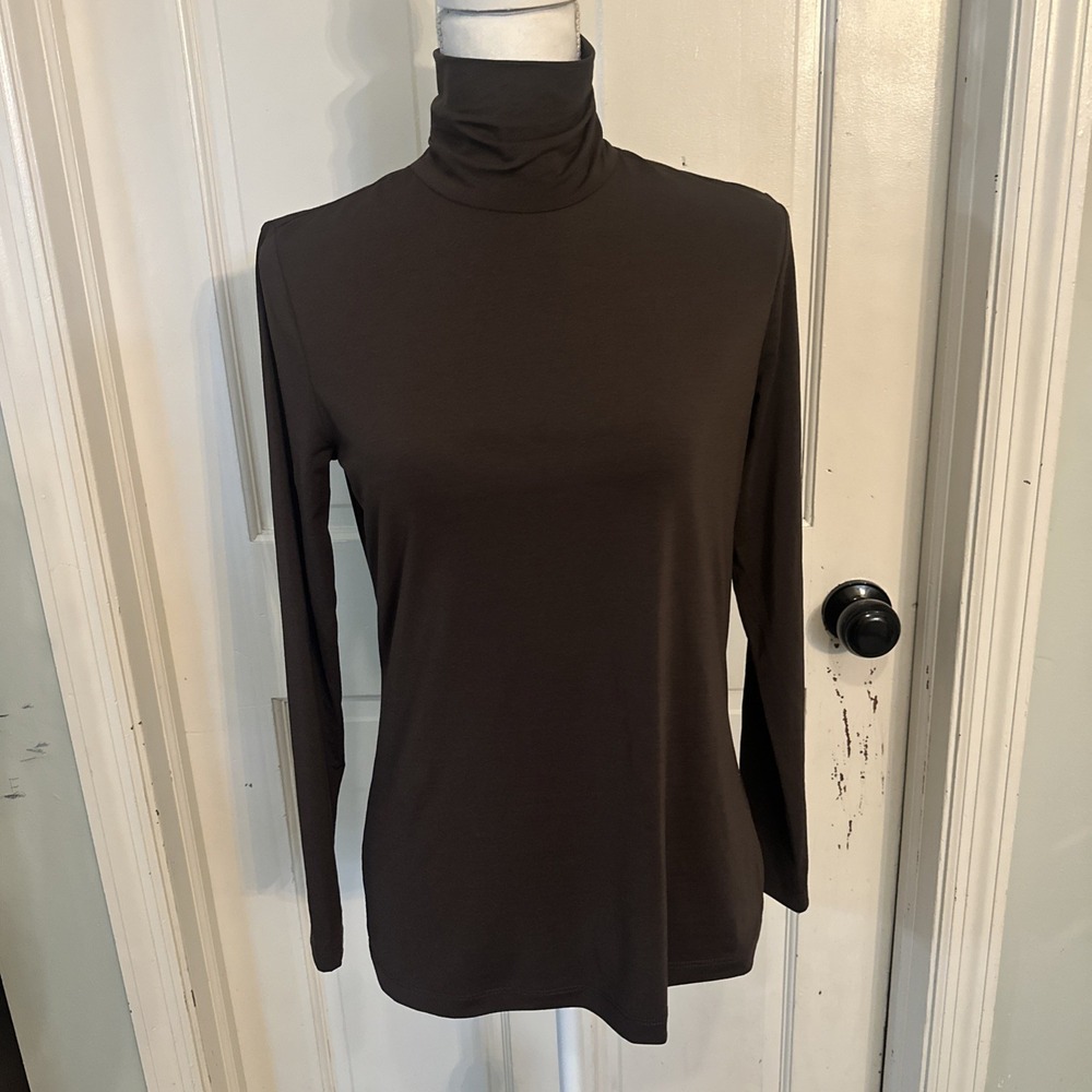 J McLaughlin NWT Brown Nora Turtleneck Sz Small Lightweight Stretch Top Classic